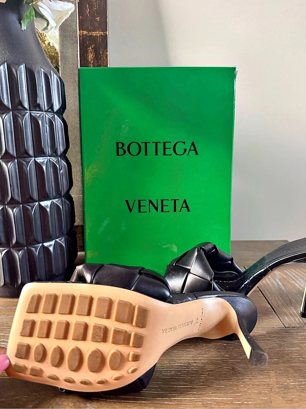 Bottega Veneta Lido Padded Stretch Mule Black Woven Sandals - Picture 2 of 2